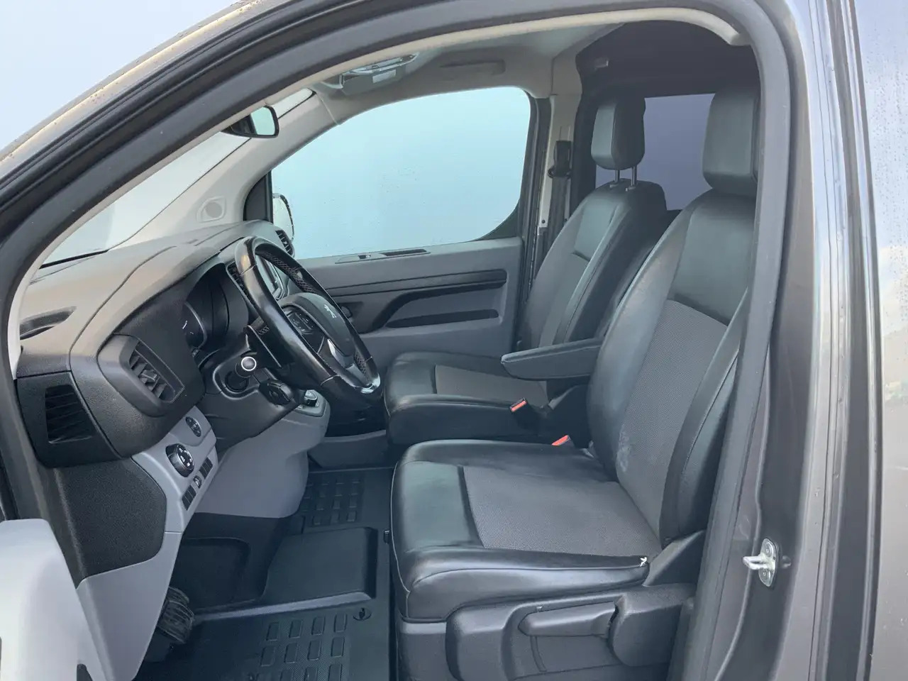 Peugeot Expert 227S 2.0 BlueHD(Koppakking Defect ) 180 Premium Pa - Furgone chiuso: foto 4 Peugeot Expert 227S 2.0 BlueHD(Koppakking Defect ) 180 Premium Pa - Furgone chiuso: foto 4