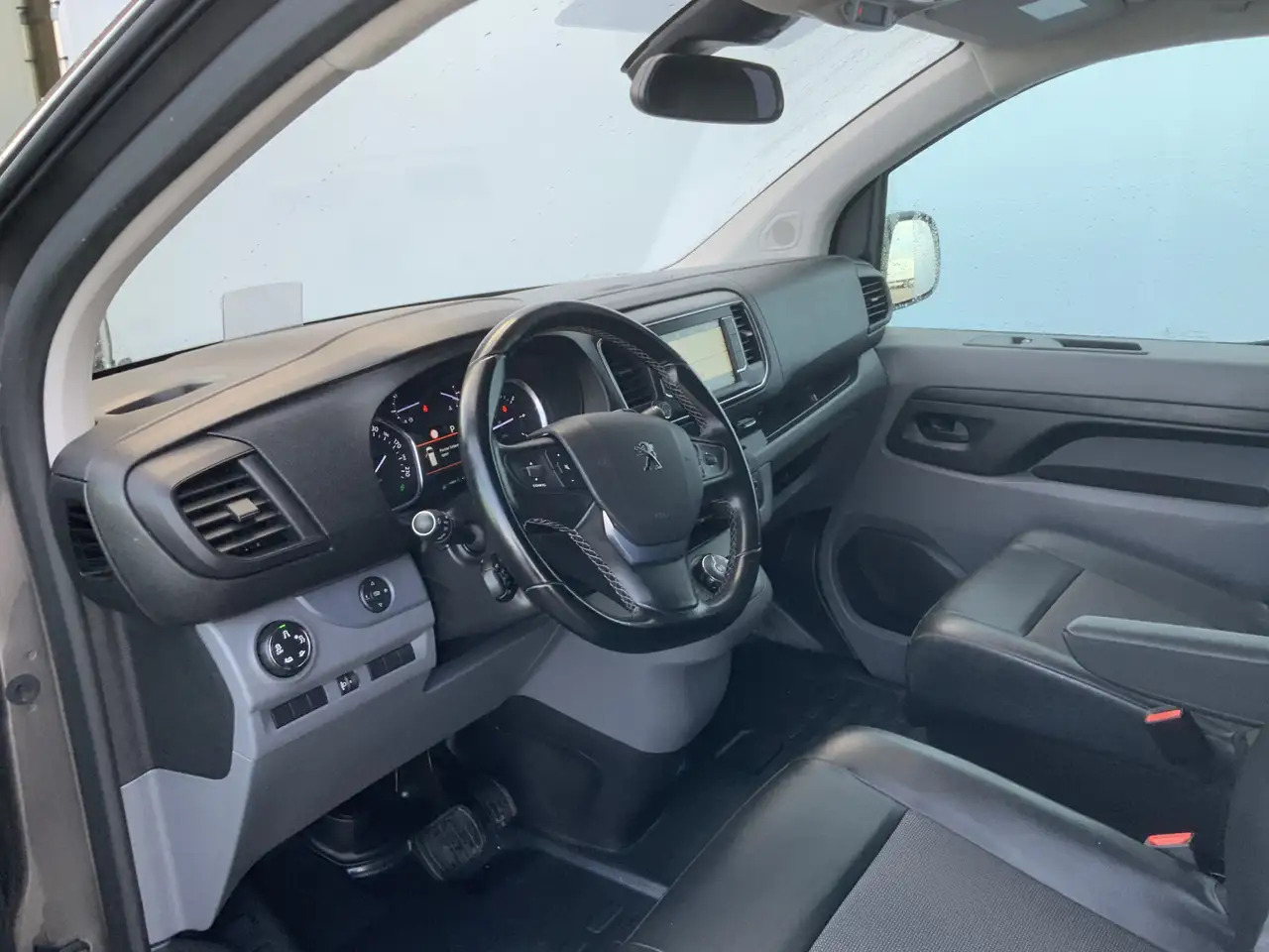 Peugeot Expert 227S 2.0 BlueHD(Koppakking Defect ) 180 Premium Pa - Furgone chiuso: foto 5 Peugeot Expert 227S 2.0 BlueHD(Koppakking Defect ) 180 Premium Pa - Furgone chiuso: foto 5