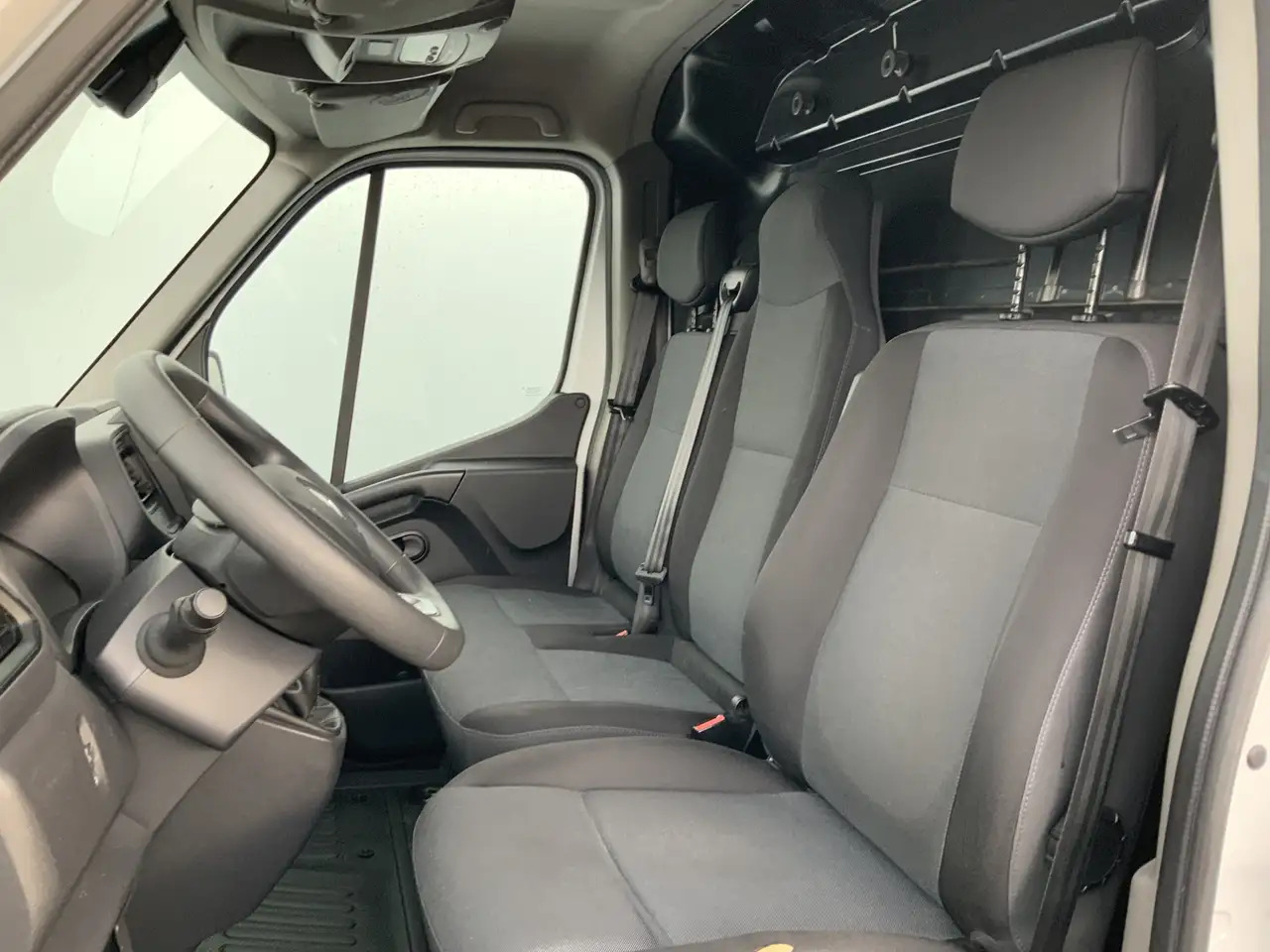 Renault Master T35 2.3 dCi 135 L2H2 Airco Cruise 3 Zits Camera Na - Furgone chiuso: foto 4 Renault Master T35 2.3 dCi 135 L2H2 Airco Cruise 3 Zits Camera Na - Furgone chiuso: foto 4