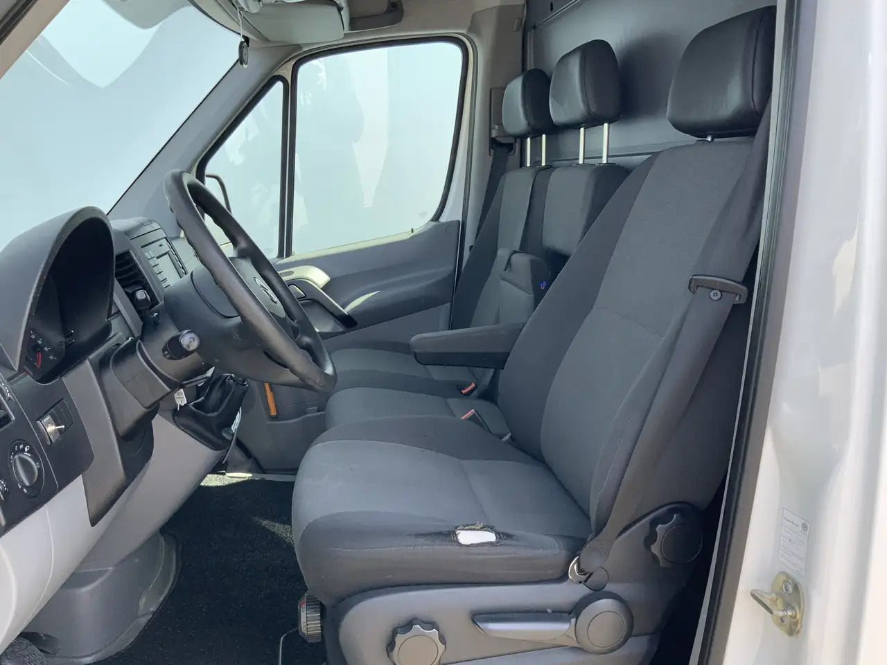 Volkswagen Crafter 35 2.0 TDI L1H1 Airco Cruise 3 Zits Trekhaak 2000 - Furgone chiuso: foto 4 Volkswagen Crafter 35 2.0 TDI L1H1 Airco Cruise 3 Zits Trekhaak 2000 - Furgone chiuso: foto 4