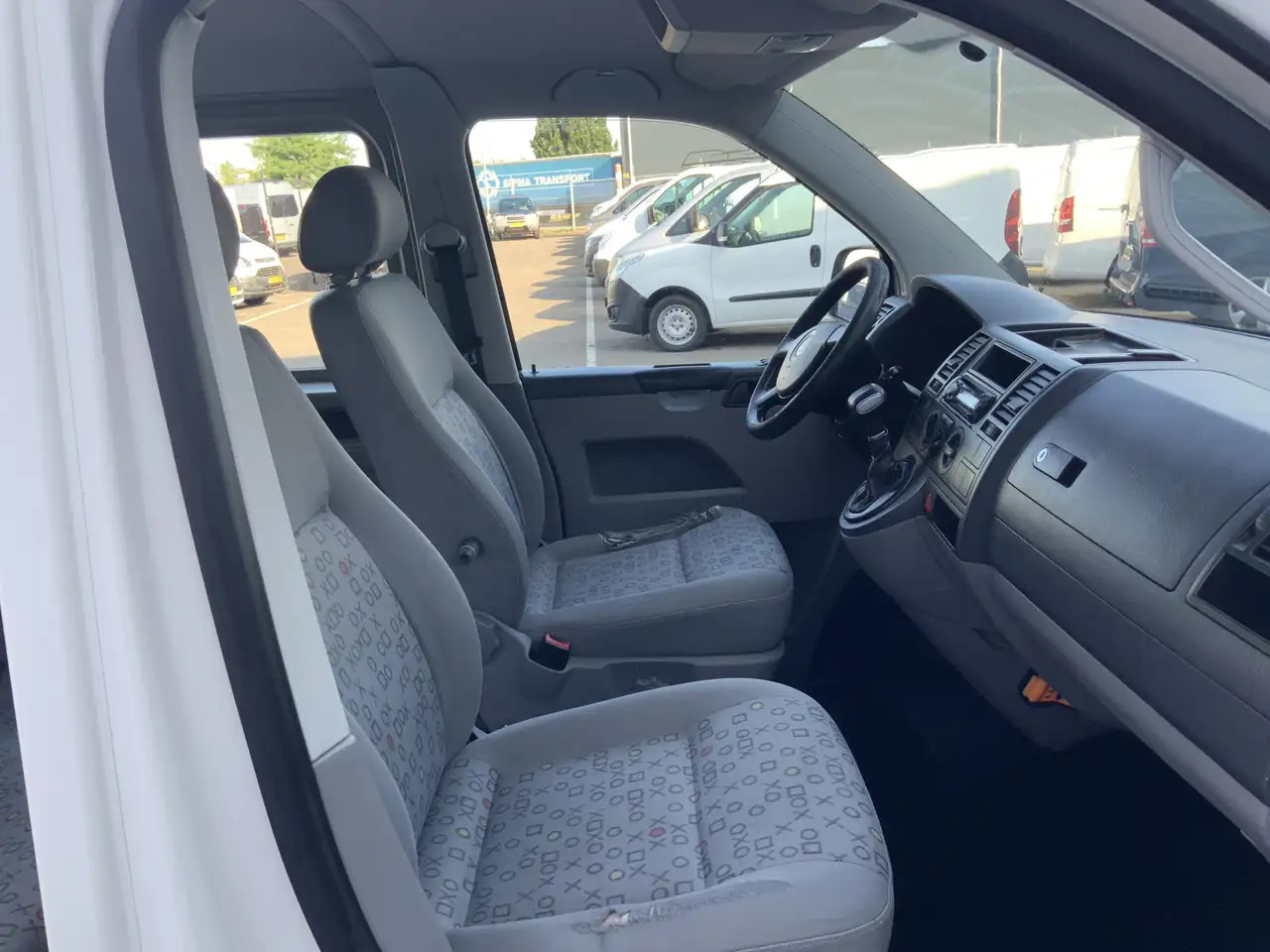 Volkswagen T5 Transporter 2.5 TDI 300 Budgetline Automaat DubCab Airco Trekh - Furgone doppia cabina: foto 5 Volkswagen T5 Transporter 2.5 TDI 300 Budgetline Automaat DubCab Airco Trekh - Furgone doppia cabina: foto 5