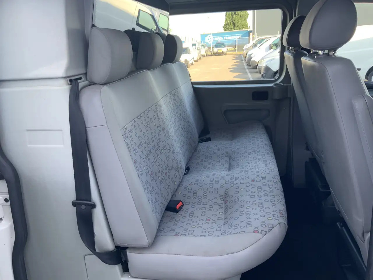 Volkswagen T5 Transporter 2.5 TDI 300 Budgetline Automaat DubCab Airco Trekh - Furgone doppia cabina: foto 4 Volkswagen T5 Transporter 2.5 TDI 300 Budgetline Automaat DubCab Airco Trekh - Furgone doppia cabina: foto 4