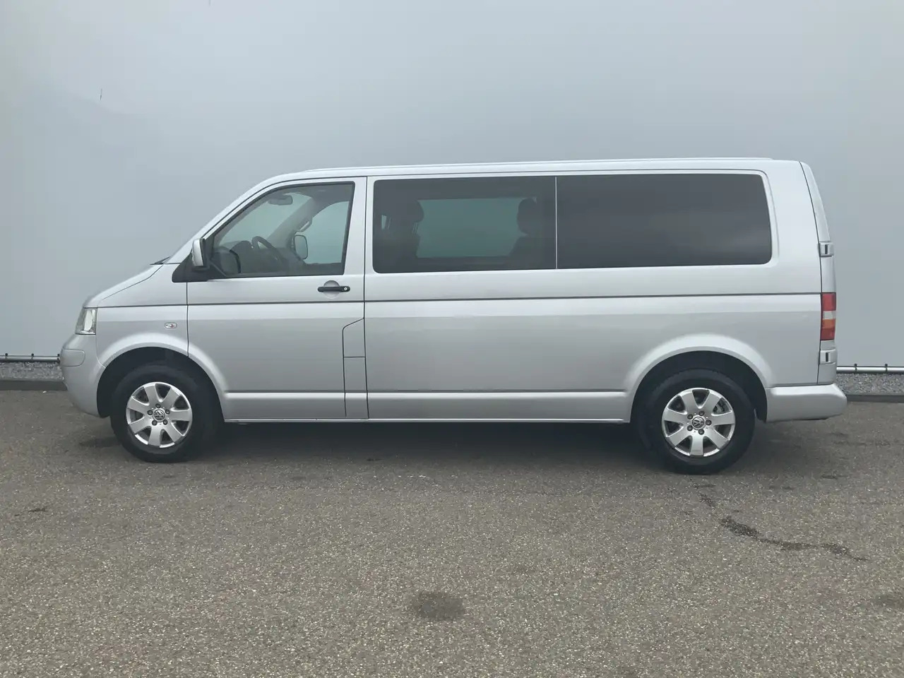 Volkswagen T5 Transporter 2.5 TDI 340 Automaat Trendline Dub Cab 5 Zits Leer - Furgone doppia cabina: foto 3 Volkswagen T5 Transporter 2.5 TDI 340 Automaat Trendline Dub Cab 5 Zits Leer - Furgone doppia cabina: foto 3