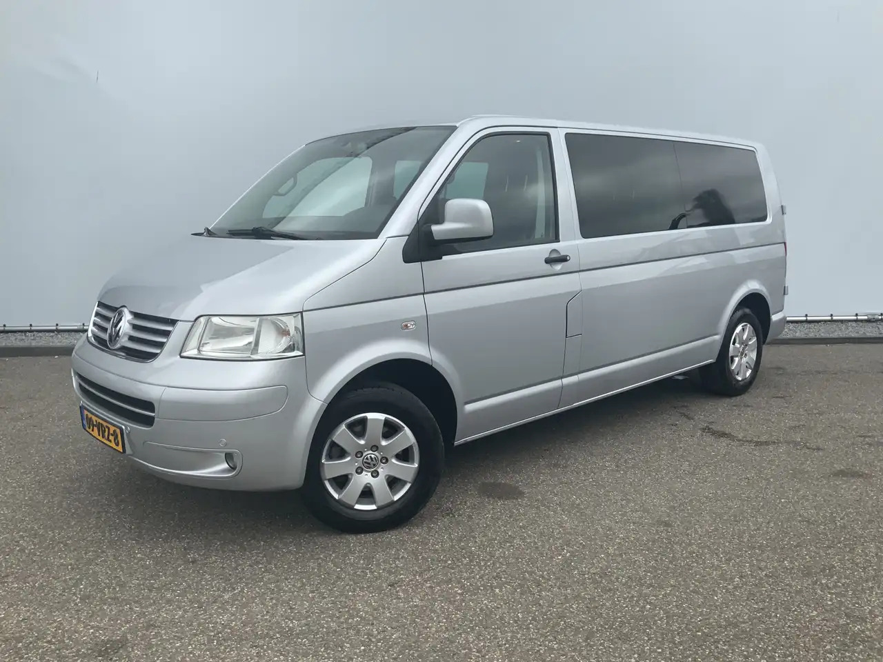 Volkswagen T5 Transporter 2.5 TDI 340 Automaat Trendline Dub Cab 5 Zits Leer - Furgone doppia cabina: foto 1 Volkswagen T5 Transporter 2.5 TDI 340 Automaat Trendline Dub Cab 5 Zits Leer - Furgone doppia cabina: foto 1