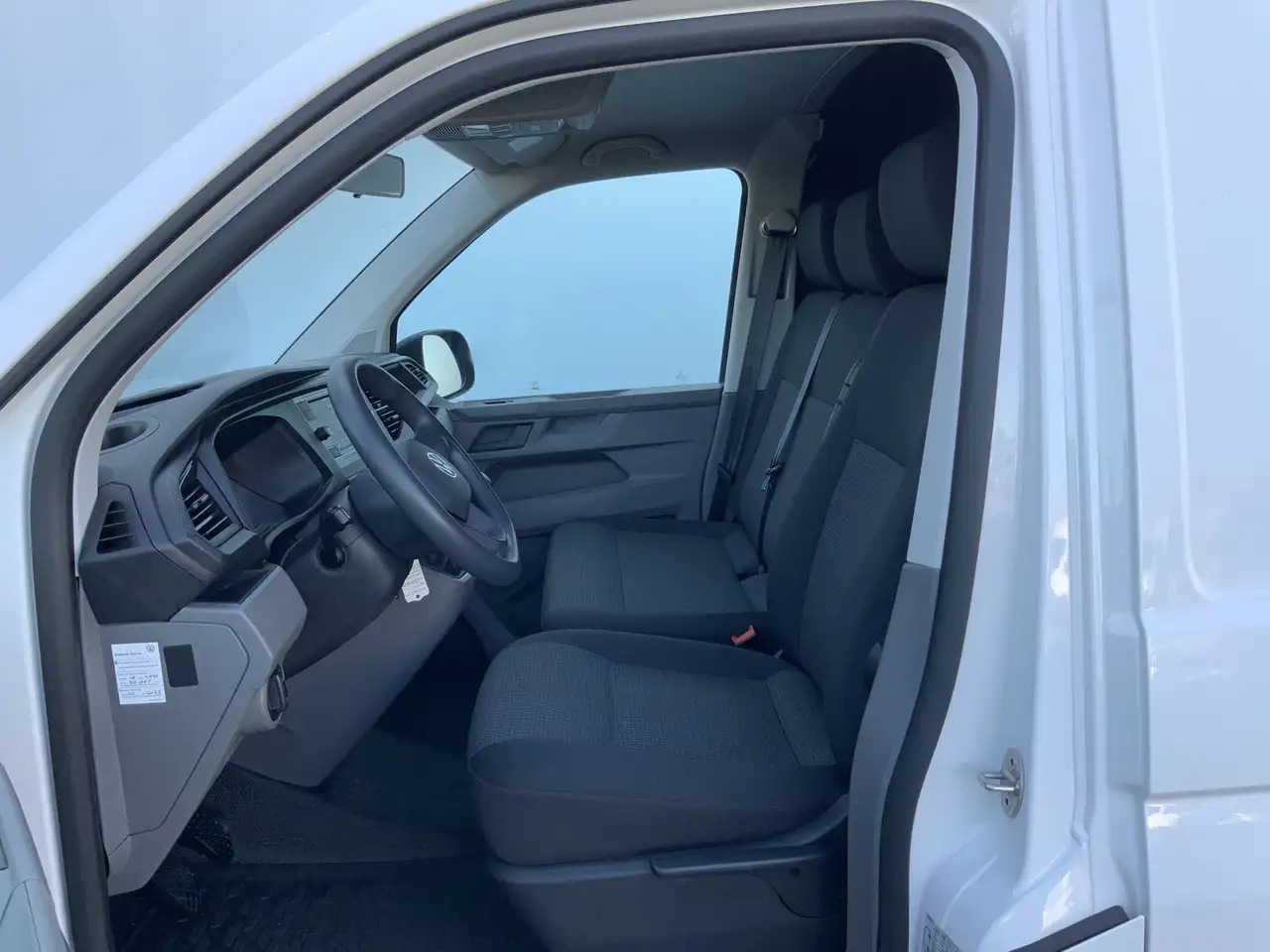 Volkswagen T6.1 Transporter 2.0 TDI L1H1 26 Economy Business Airco Cruise 3 Zi - Furgone chiuso: foto 4 Volkswagen T6.1 Transporter 2.0 TDI L1H1 26 Economy Business Airco Cruise 3 Zi - Furgone chiuso: foto 4