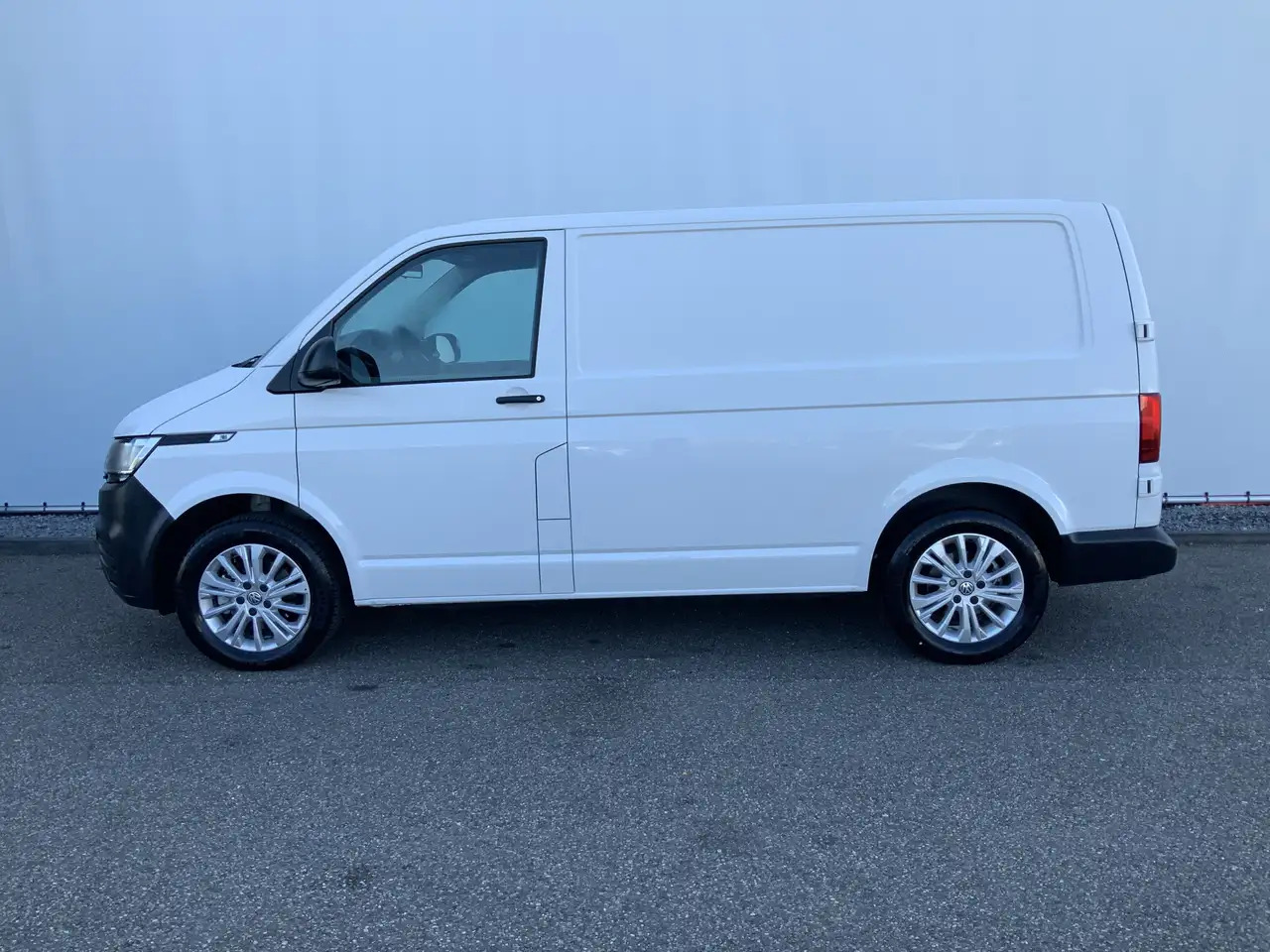 Volkswagen T6.1 Transporter 2.0 TDI L1H1 26 Economy Business Airco Cruise 3 Zi - Furgone chiuso: foto 3 Volkswagen T6.1 Transporter 2.0 TDI L1H1 26 Economy Business Airco Cruise 3 Zi - Furgone chiuso: foto 3