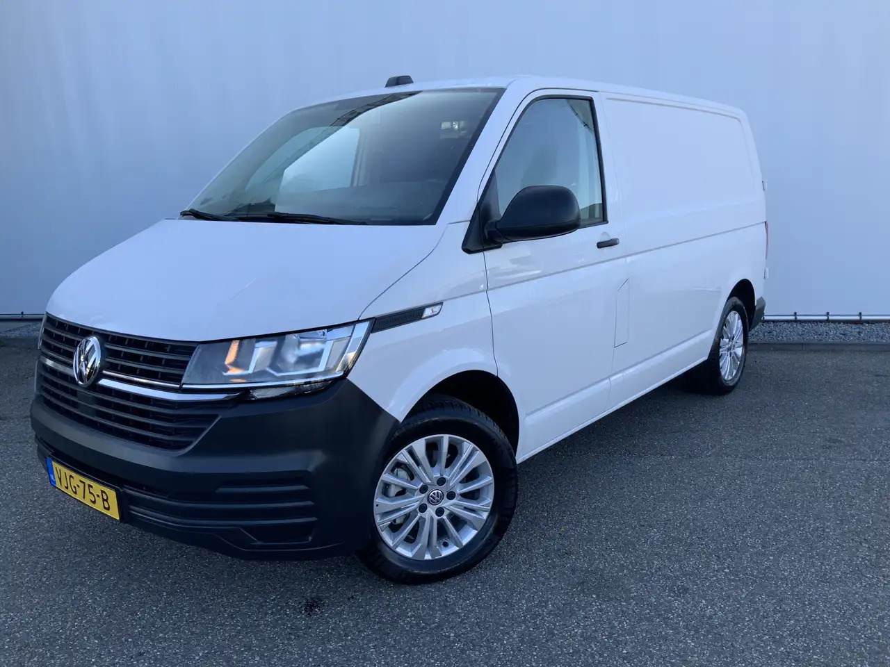 Volkswagen T6.1 Transporter 2.0 TDI L1H1 26 Economy Business Airco Cruise 3 Zi - Furgone chiuso: foto 1 Volkswagen T6.1 Transporter 2.0 TDI L1H1 26 Economy Business Airco Cruise 3 Zi - Furgone chiuso: foto 1