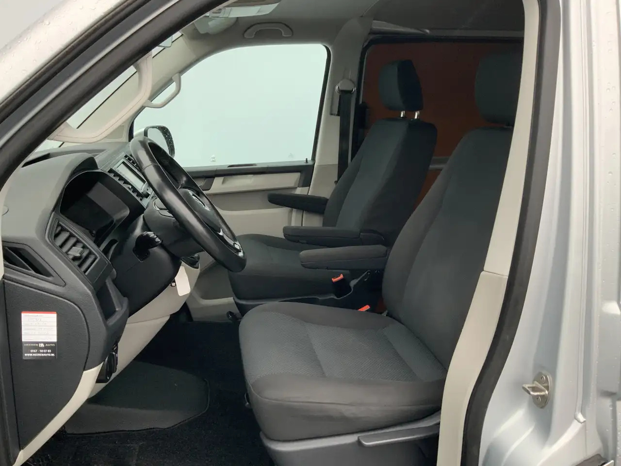 Volkswagen T6 Transporter 2.0 TDI L1H1 Highline Airco Cruise Alu Velg( R Por - Furgone chiuso: foto 4 Volkswagen T6 Transporter 2.0 TDI L1H1 Highline Airco Cruise Alu Velg( R Por - Furgone chiuso: foto 4