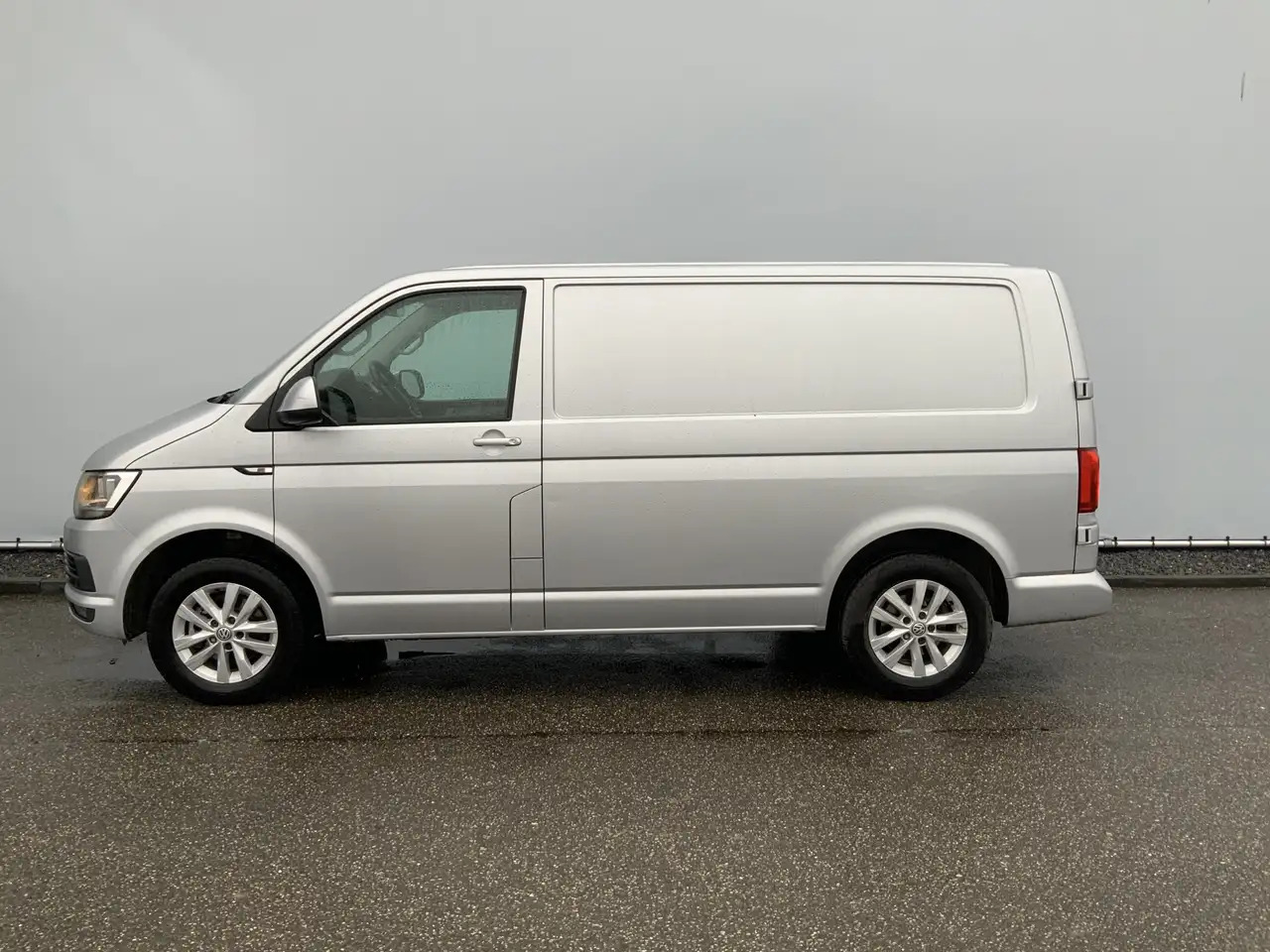 Volkswagen T6 Transporter 2.0 TDI L1H1 Highline Airco Cruise Alu Velg( R Por - Furgone chiuso: foto 3 Volkswagen T6 Transporter 2.0 TDI L1H1 Highline Airco Cruise Alu Velg( R Por - Furgone chiuso: foto 3