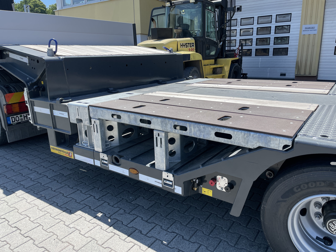 FAYMONVILLE 4(2+2)-Achs-Tele-Semi mit Radmulden und Rampen - Semirimorchio pianale ribassato: foto 5 FAYMONVILLE 4(2+2)-Achs-Tele-Semi mit Radmulden und Rampen - Semirimorchio pianale ribassato: foto 5