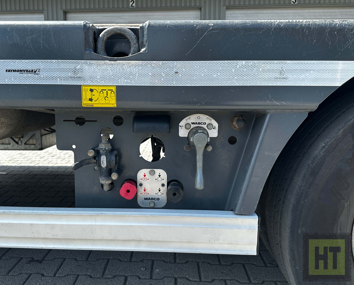 Faymonville 3-Achs-Semi mit hydr. Ladeboden und hydr. Rampen mit Holzbelag - Semirimorchio pianale ribassato: foto 5 Faymonville 3-Achs-Semi mit hydr. Ladeboden und hydr. Rampen mit Holzbelag - Semirimorchio pianale ribassato: foto 5
