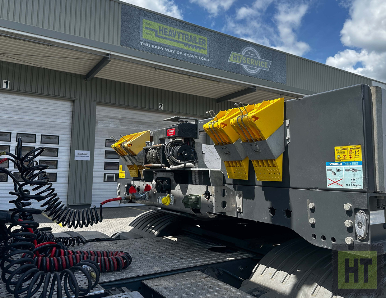 Faymonville 3-Achs-Semi mit hydr. Ladeboden und hydr. Rampen mit Holzbelag - Semirimorchio pianale ribassato: foto 2 Faymonville 3-Achs-Semi mit hydr. Ladeboden und hydr. Rampen mit Holzbelag - Semirimorchio pianale ribassato: foto 2