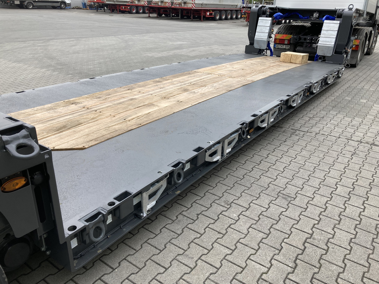 MAX Trailer 3-Achs-Tiefbett mit Pendelachsen - Semirimorchio pianale ribassato: foto 4 MAX Trailer 3-Achs-Tiefbett mit Pendelachsen - Semirimorchio pianale ribassato: foto 4