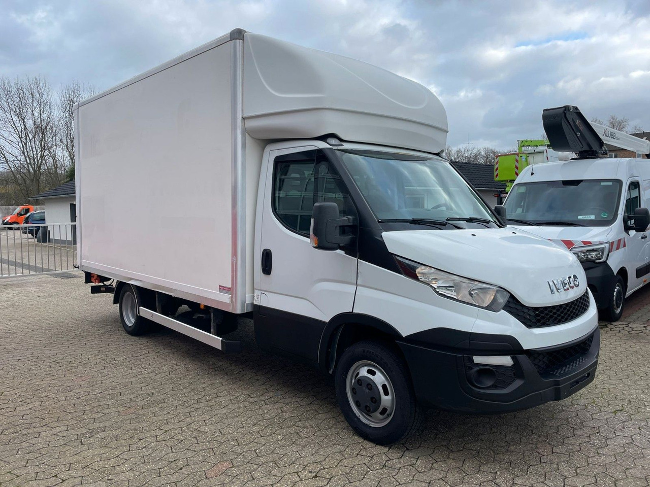 Iveco Daily Koffer 4.2m Ladebordwand Dhollandia Klima - Furgone box: foto 3 Iveco Daily Koffer 4.2m Ladebordwand Dhollandia Klima - Furgone box: foto 3