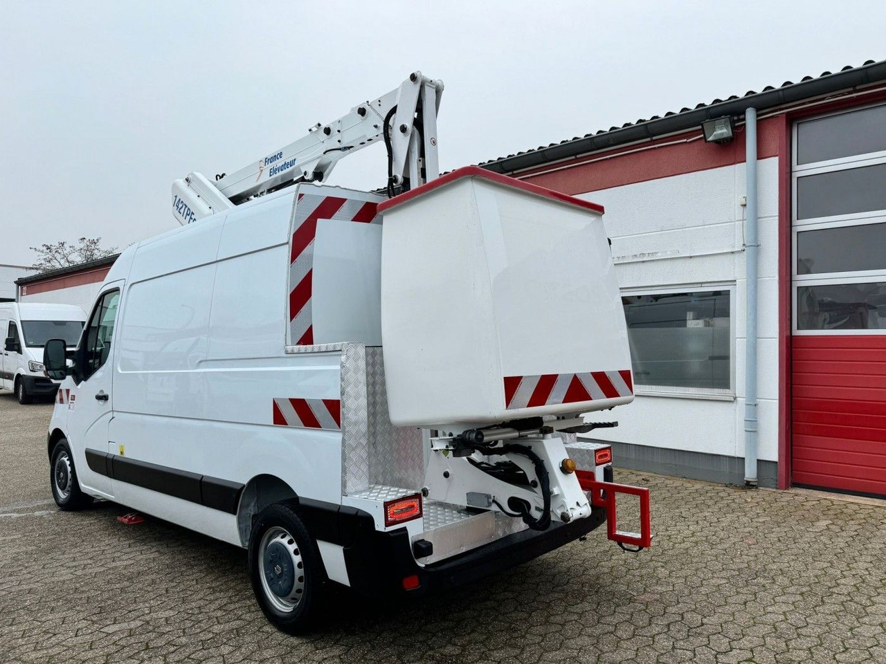 Renault Master Steiger France Elévateur 142 TPFcc - Piattaforma autocarrata: foto 5 Renault Master Steiger France Elévateur 142 TPFcc - Piattaforma autocarrata: foto 5