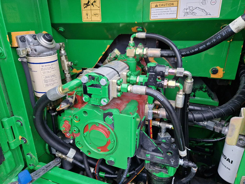 Hyundai Robex 160W-9A met 6-cilinder Cummins motor - Escavatore gommato: foto 4 Hyundai Robex 160W-9A met 6-cilinder Cummins motor - Escavatore gommato: foto 4