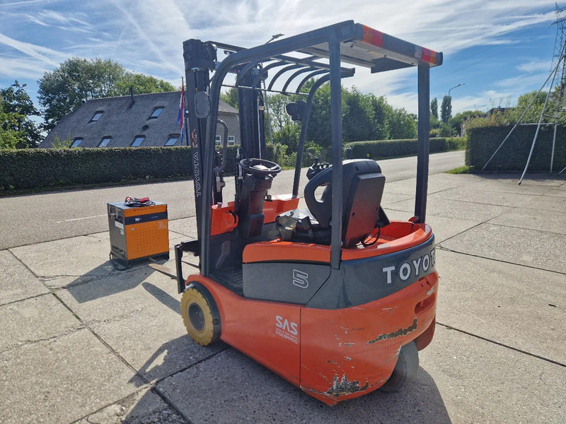 Toyota 1500 kg. elektrisch hefhoogte 5.00m. - Carrello elevatore elettrico: foto 4 Toyota 1500 kg. elektrisch hefhoogte 5.00m. - Carrello elevatore elettrico: foto 4