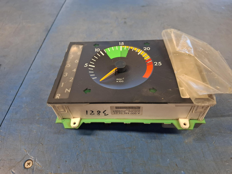 Mercedes-Benz A0004465521 Toerenteller A0004465521 - Cruscotto per Camion: foto 1 Mercedes-Benz A0004465521 Toerenteller A0004465521 - Cruscotto per Camion: foto 1