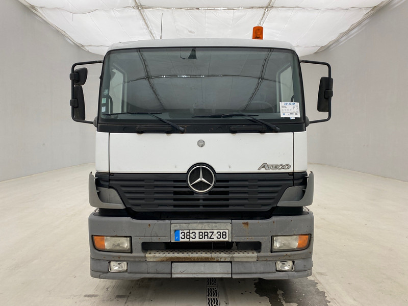 Mercedes-Benz Atego 1828 - Autocarro con pianale/ Cassone fisso, Camion con gru: foto 2 Mercedes-Benz Atego 1828 - Autocarro con pianale/ Cassone fisso, Camion con gru: foto 2