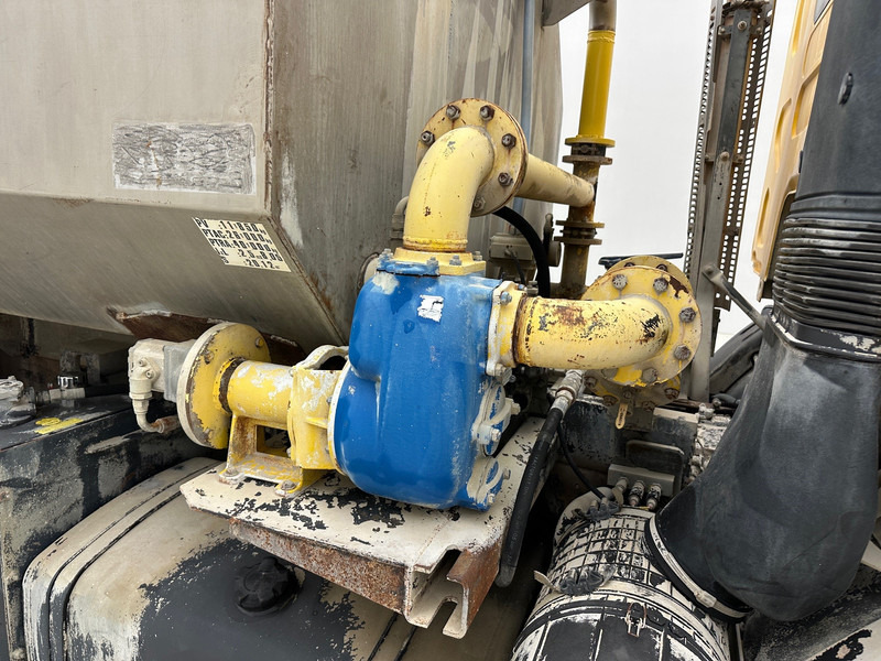 Renault Kerax 320 DCi - 6x4 - Camion cisterna: foto 4 Renault Kerax 320 DCi - 6x4 - Camion cisterna: foto 4