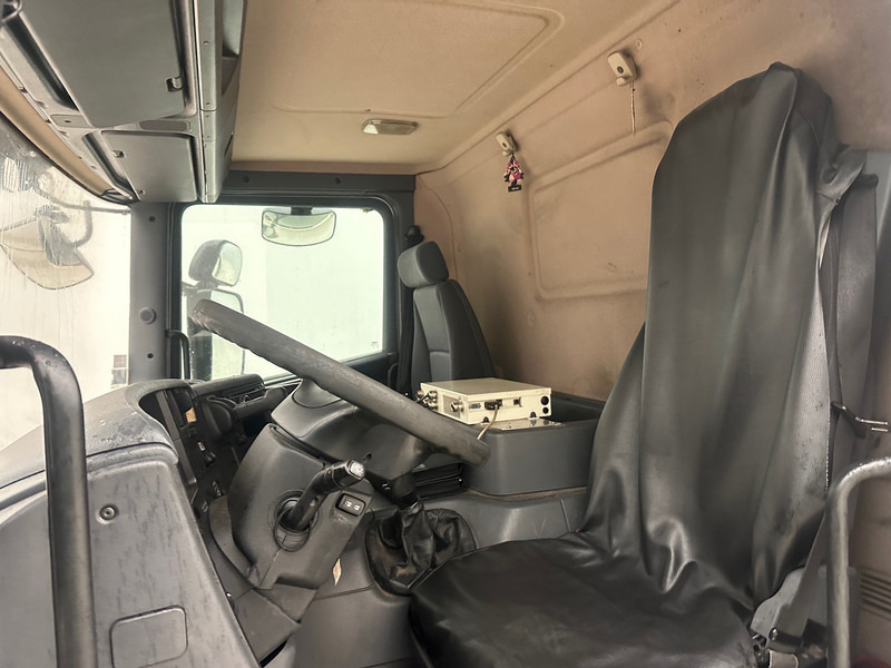Camion cisterna Scania P230: foto 10