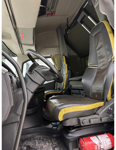 Foto d'interni 3: Autocarro telaio Volvo FH 750 - 6x4