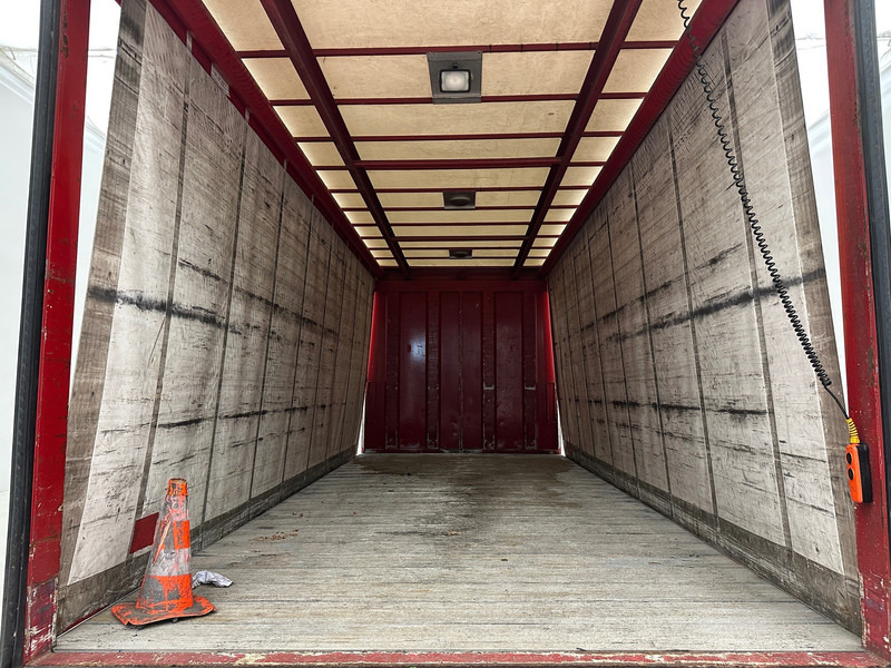 Camion centinato Volvo FL 220: foto 8 Camion centinato Volvo FL 220: foto 8