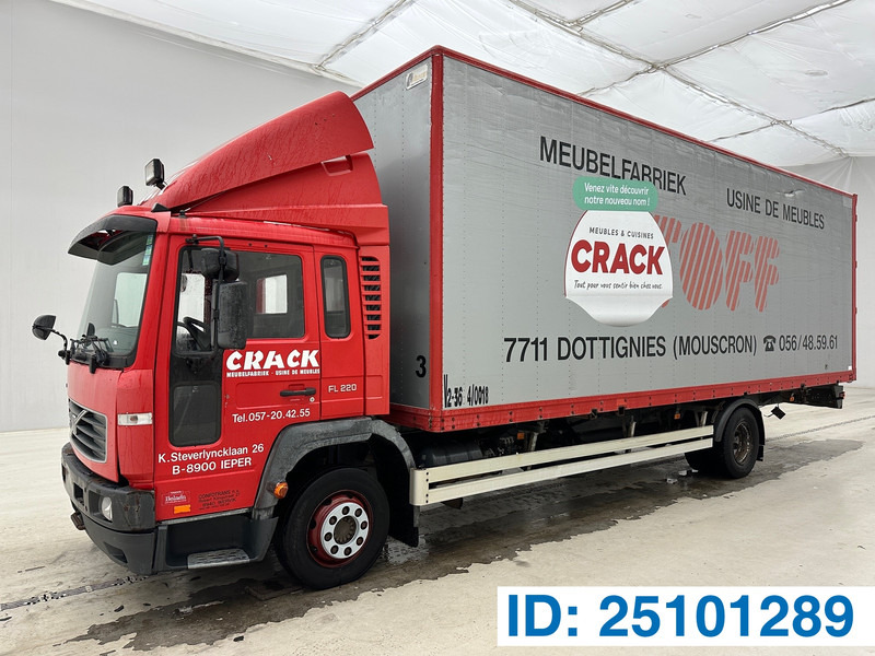 Volvo FL 220 - Autocarro portacontainer/ Caisse interchangeable: foto 1 Volvo FL 220 - Autocarro portacontainer/ Caisse interchangeable: foto 1