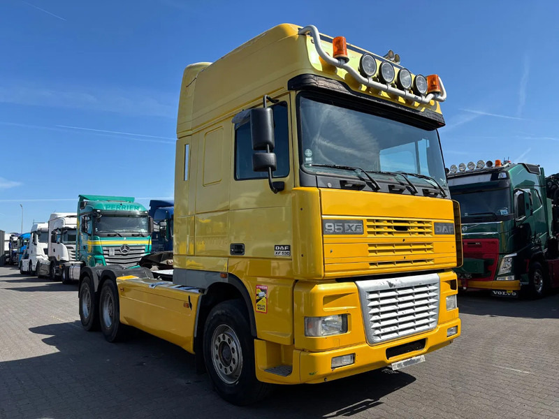 DAF XF 95.530 6X4 Super Spacecab Steelsuspension Manual geabox Euro 3 - Trattore stradale: foto 2 DAF XF 95.530 6X4 Super Spacecab Steelsuspension Manual geabox Euro 3 - Trattore stradale: foto 2