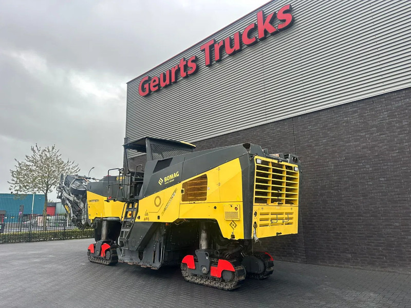 Bomag BM 2200/75 ASFALTFREES / ASPHALT MILLING MACHINE / COLD PLANER - Asfaltatrice: foto 3 Bomag BM 2200/75 ASFALTFREES / ASPHALT MILLING MACHINE / COLD PLANER - Asfaltatrice: foto 3