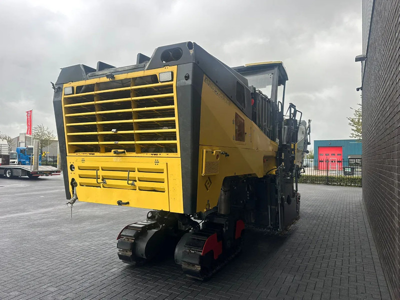 Bomag BM 2200/75 ASFALTFREES / ASPHALT MILLING MACHINE / COLD PLANER - Asfaltatrice: foto 5 Bomag BM 2200/75 ASFALTFREES / ASPHALT MILLING MACHINE / COLD PLANER - Asfaltatrice: foto 5