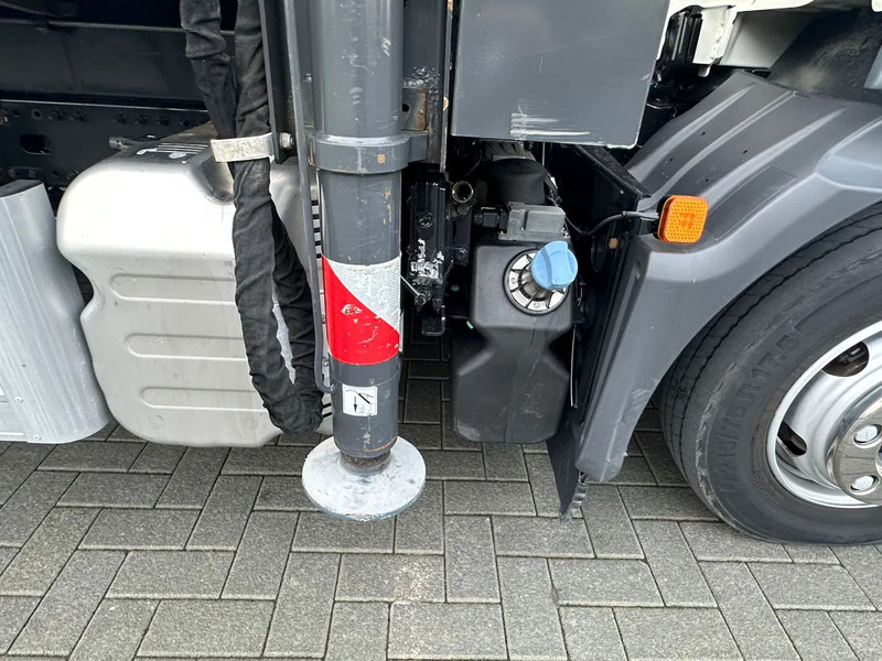 Camion con gru MAN TGL 7.180 4X2 BB BOCKER AK37/4000 + JIB MONTAGEKRAN/DACHDECKERKRAN/ROOFCRANE/KRAAN/KRAN/GRUA: foto 9