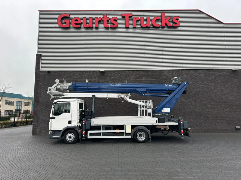 MAN TGL 7.190 4X2 BB BOCKER AK37/4000 + JIB MONTAGEKRAN/DACHDECKERKRAN/ROOFCRANE/KRAAN/KRAN/GRUA - Camion con gru: foto 1 MAN TGL 7.190 4X2 BB BOCKER AK37/4000 + JIB MONTAGEKRAN/DACHDECKERKRAN/ROOFCRANE/KRAAN/KRAN/GRUA - Camion con gru: foto 1