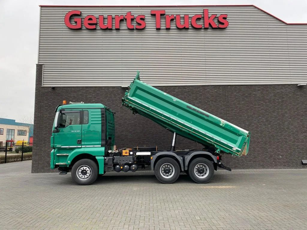 MAN TGX 26.560 6X4 BB + 3 ZIJDIGE KIPPER/TIPPER BORD - Autocarro ribaltabile: foto 1 MAN TGX 26.560 6X4 BB + 3 ZIJDIGE KIPPER/TIPPER BORD - Autocarro ribaltabile: foto 1