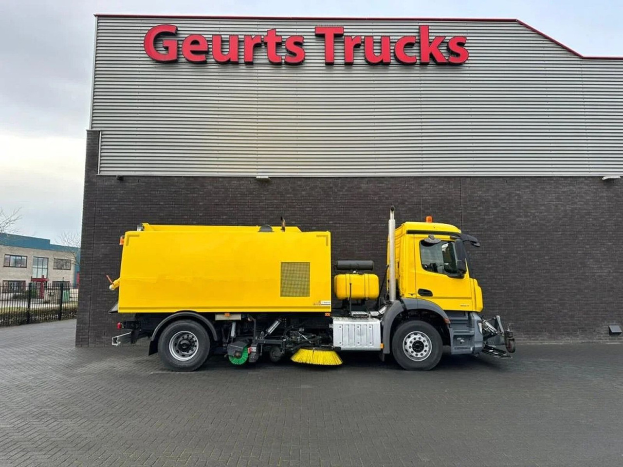 Mercedes-Benz Arocs 1824 4X2 BEAM A9000 SWEEPING TRUCK/ KEHRMA - Spazzatrice stradale: foto 4 Mercedes-Benz Arocs 1824 4X2 BEAM A9000 SWEEPING TRUCK/ KEHRMA - Spazzatrice stradale: foto 4