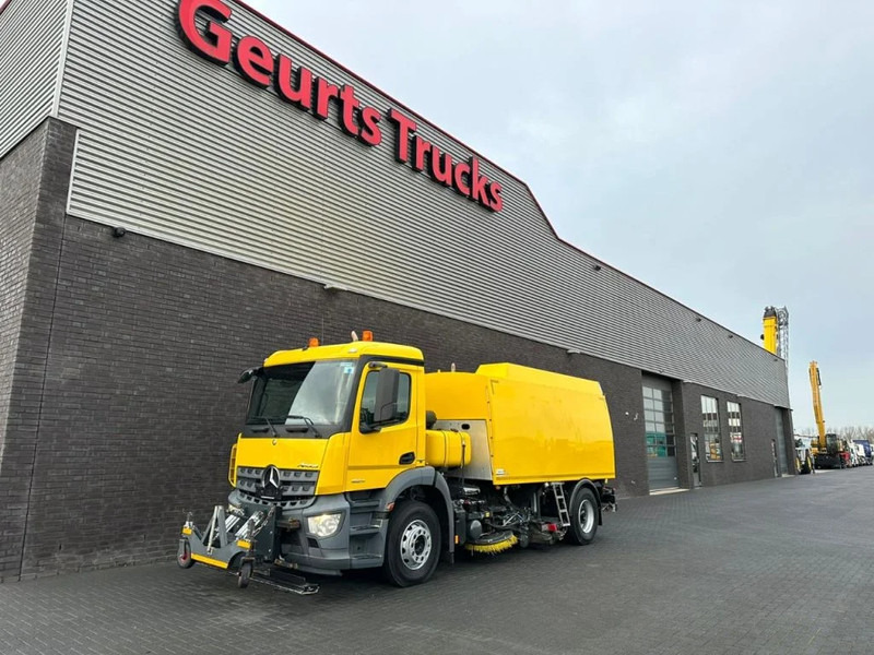 Mercedes-Benz Arocs 1824 4X2 BEAM A9000 SWEEPING TRUCK/ KEHRMASCHINE/VEEGWAGEN/FAHRBAHNREINIGER/AIRPORT CLEANER WITH MAGNET - Spazzatrice stradale: foto 2 Mercedes-Benz Arocs 1824 4X2 BEAM A9000 SWEEPING TRUCK/ KEHRMASCHINE/VEEGWAGEN/FAHRBAHNREINIGER/AIRPORT CLEANER WITH MAGNET - Spazzatrice stradale: foto 2