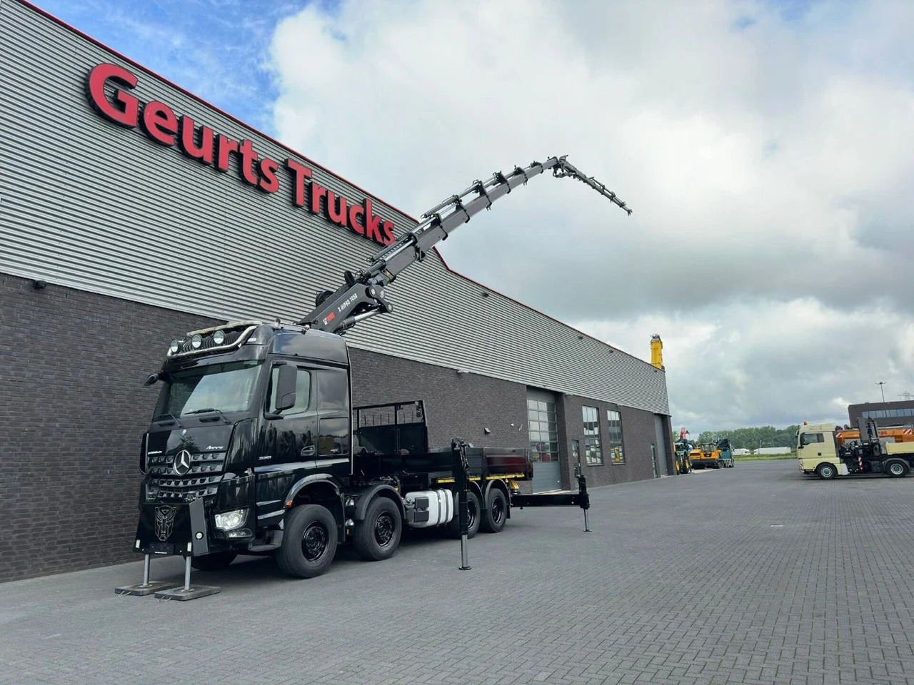 Mercedes-Benz Arocs 3251 8X4 + HIAB 1058 E-8 + JIB 150X-6 JDC - Camion con gru: foto 2 Mercedes-Benz Arocs 3251 8X4 + HIAB 1058 E-8 + JIB 150X-6 JDC - Camion con gru: foto 2