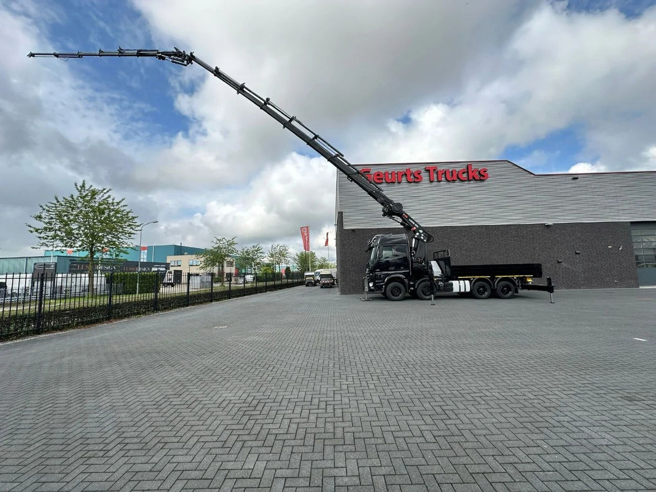 Mercedes-Benz Arocs 3251 8X4 + HIAB 1058 E-8 + JIB 150X-6 JDC - Camion con gru: foto 4 Mercedes-Benz Arocs 3251 8X4 + HIAB 1058 E-8 + JIB 150X-6 JDC - Camion con gru: foto 4