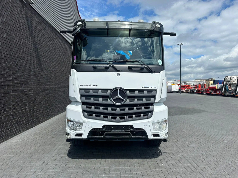 Camion con gru Mercedes-Benz Arocs 3351 963-2-E 6X4 KIPPER / TIPPER + PALFINGER PK30.002 TEC7 KRAAN / KRAN / CRANE / GRUA: foto 19