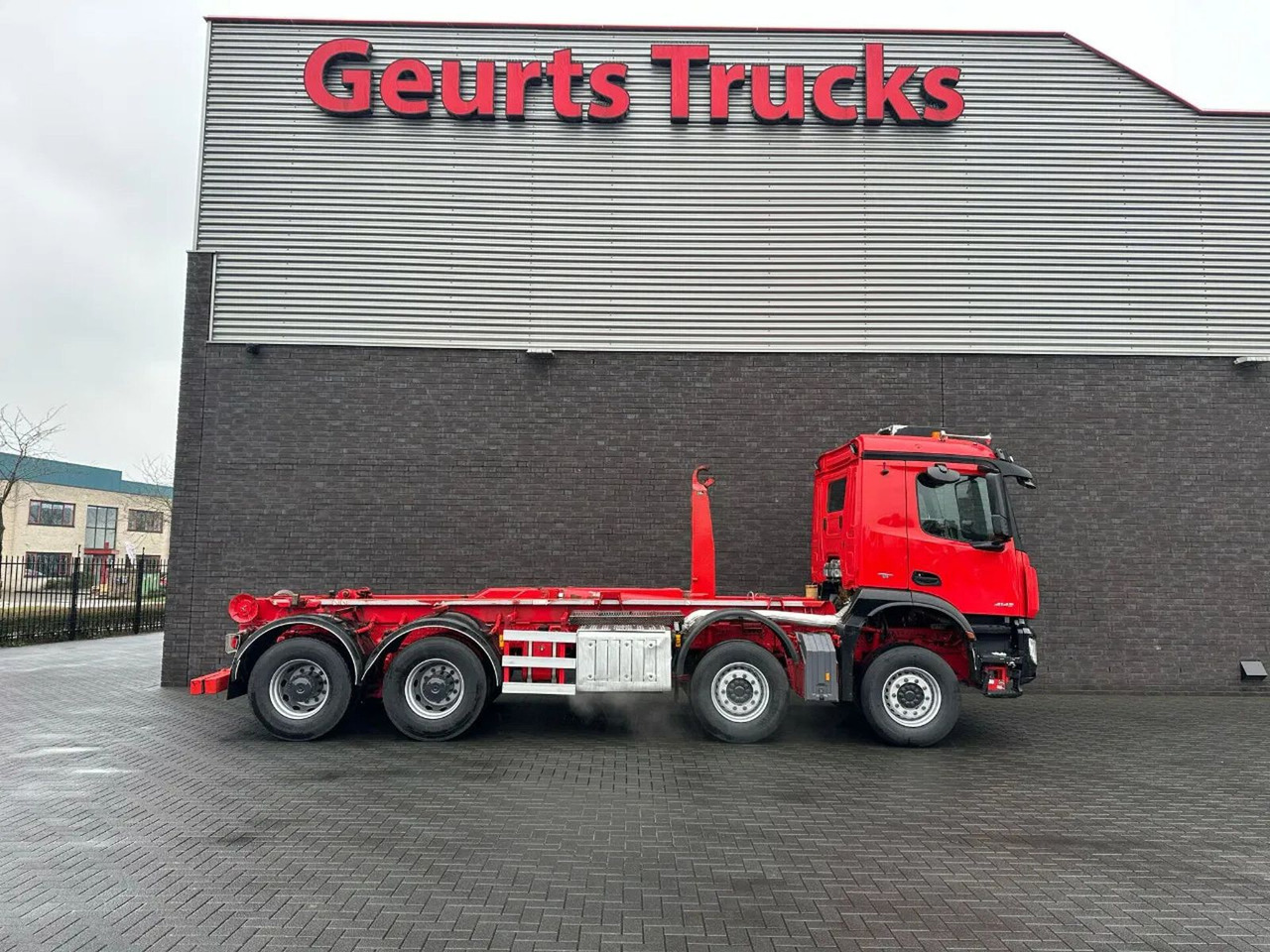 Mercedes-Benz Arocs 8X4 VDL S-30-6600 HAAKARMSYSTEEM/ABROLLKIP - Autocarro scarrabile: foto 4 Mercedes-Benz Arocs 8X4 VDL S-30-6600 HAAKARMSYSTEEM/ABROLLKIP - Autocarro scarrabile: foto 4