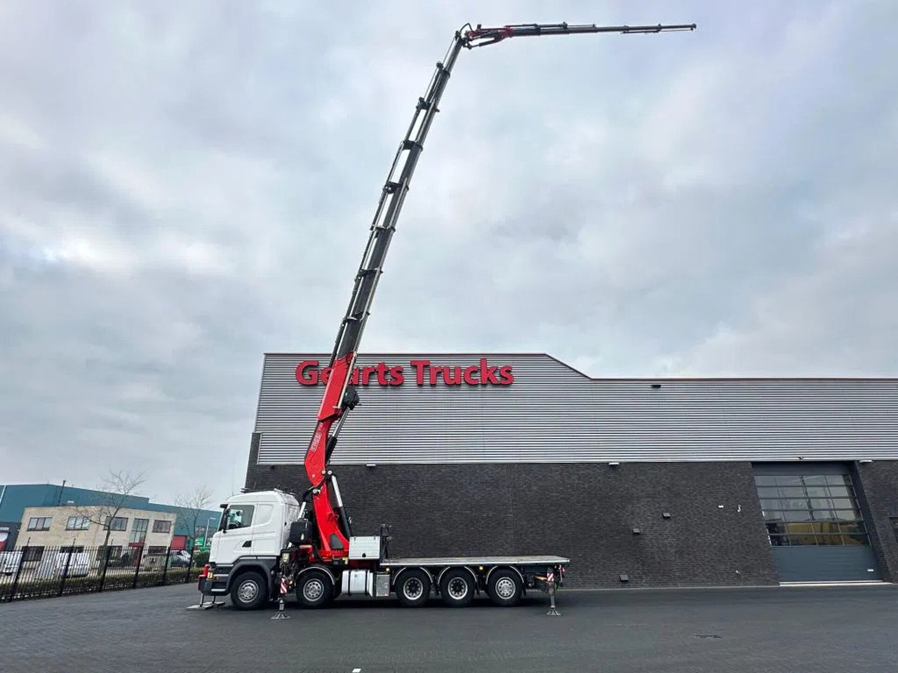 Scania R520 V8 10X4 TRIDEM + F1650RA.2.28 + JIB L816 KR - Camion con gru: foto 4 Scania R520 V8 10X4 TRIDEM + F1650RA.2.28 + JIB L816 KR - Camion con gru: foto 4
