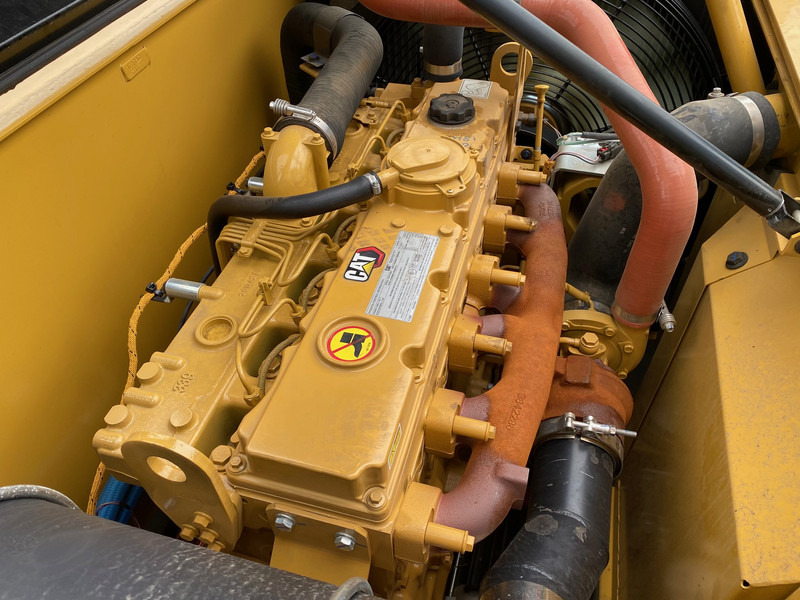 Escavatore cingolato nuovo Caterpillar 323D3: foto 18