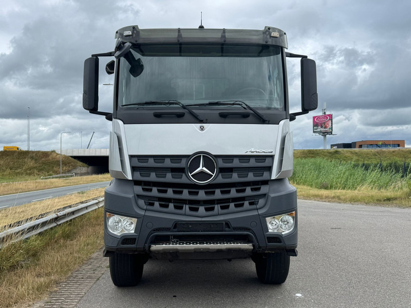 MERCEDESBENZ Arocs 4848 8x8 - Autocarro ribaltabile: foto 5 MERCEDESBENZ Arocs 4848 8x8 - Autocarro ribaltabile: foto 5