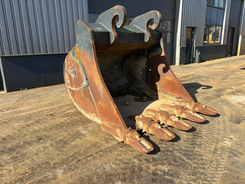 Verachtert HD bucket with teeth CW70 for 374F - Benna: foto 1 Verachtert HD bucket with teeth CW70 for 374F - Benna: foto 1