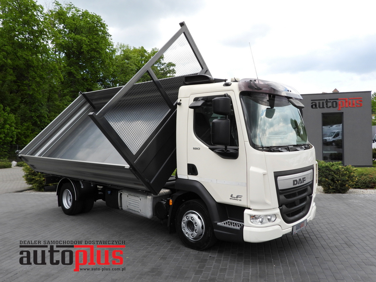 DAF LF 180 THREE-WAY TIPPER CRUISE CONTROL LED LIGHTS AUTOMATIC TRANSMISSION TWIN WHEELS AIR CONDITIONING 180HP - Autocarro ribaltabile: foto 1 DAF LF 180 THREE-WAY TIPPER CRUISE CONTROL LED LIGHTS AUTOMATIC TRANSMISSION TWIN WHEELS AIR CONDITIONING 180HP - Autocarro ribaltabile: foto 1