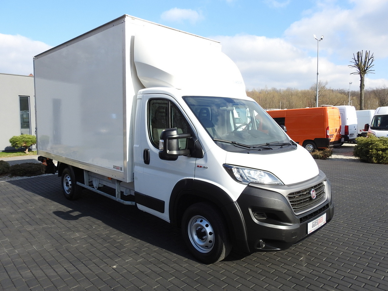 FIAT DUCATO  BOX LIFT 8 PALLETS CRUISE CONTROL NAVIGATION LED LIGHTS AIR CONDITIONING  130HP - Furgone frigo: foto 4 FIAT DUCATO  BOX LIFT 8 PALLETS CRUISE CONTROL NAVIGATION LED LIGHTS AIR CONDITIONING  130HP - Furgone frigo: foto 4
