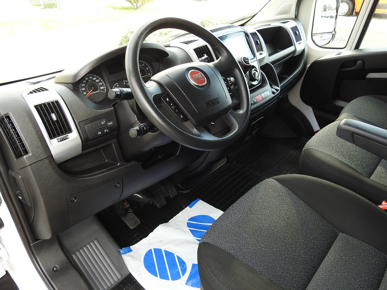 FIAT DUCATO  BOX LIFT 8 PALLETS CRUISE CONTROL NAVIGATION LED LIGHTS AIR CONDITIONING  130HP - Furgone frigo: foto 2 FIAT DUCATO  BOX LIFT 8 PALLETS CRUISE CONTROL NAVIGATION LED LIGHTS AIR CONDITIONING  130HP - Furgone frigo: foto 2