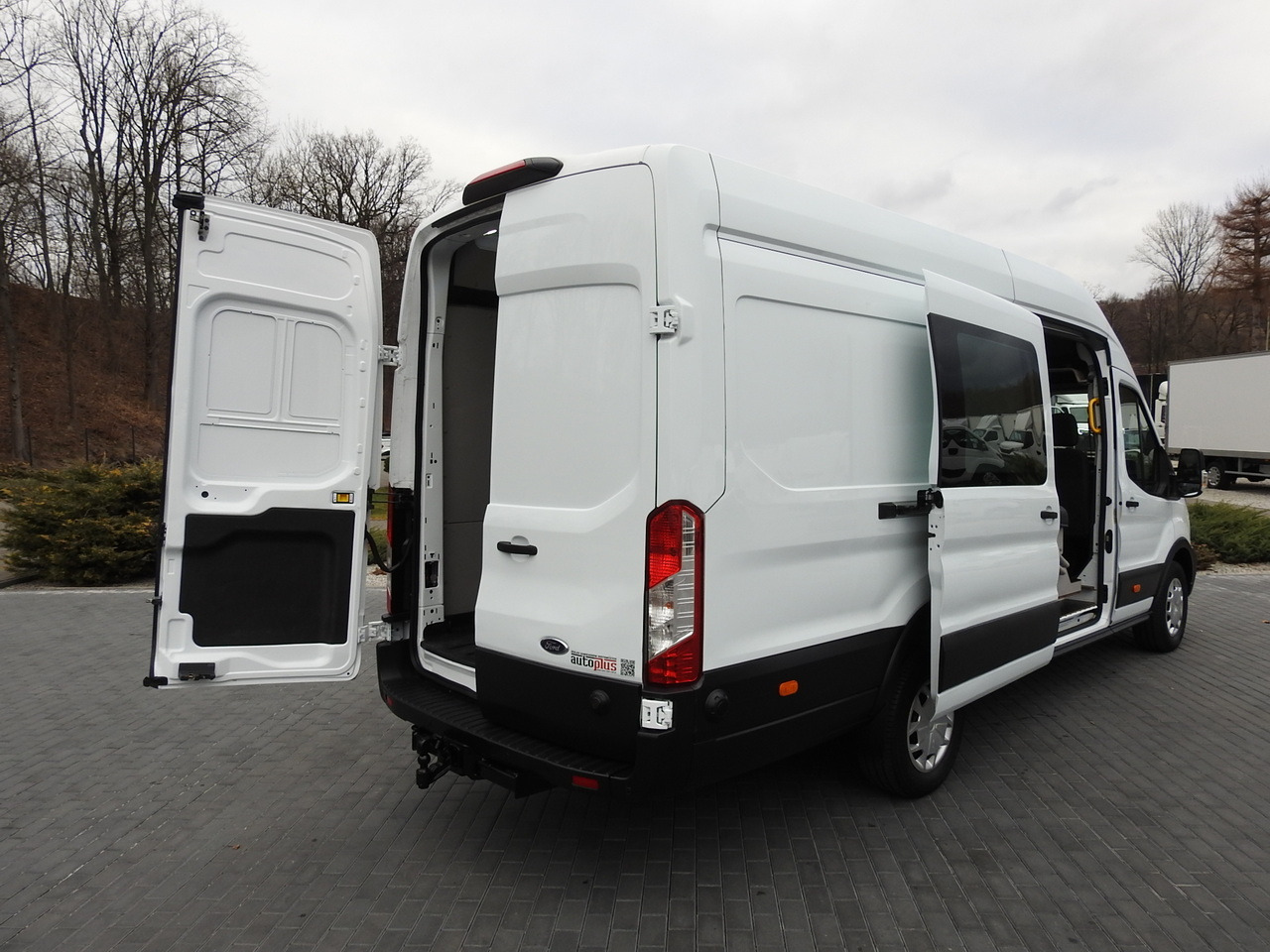 FORD TRANSIT BOX DELIVERY VAN 6 SEATS CRUISE CONTROL AIR CONDITIONING 185HP - Furgone chiuso: foto 3 FORD TRANSIT BOX DELIVERY VAN 6 SEATS CRUISE CONTROL AIR CONDITIONING 185HP - Furgone chiuso: foto 3