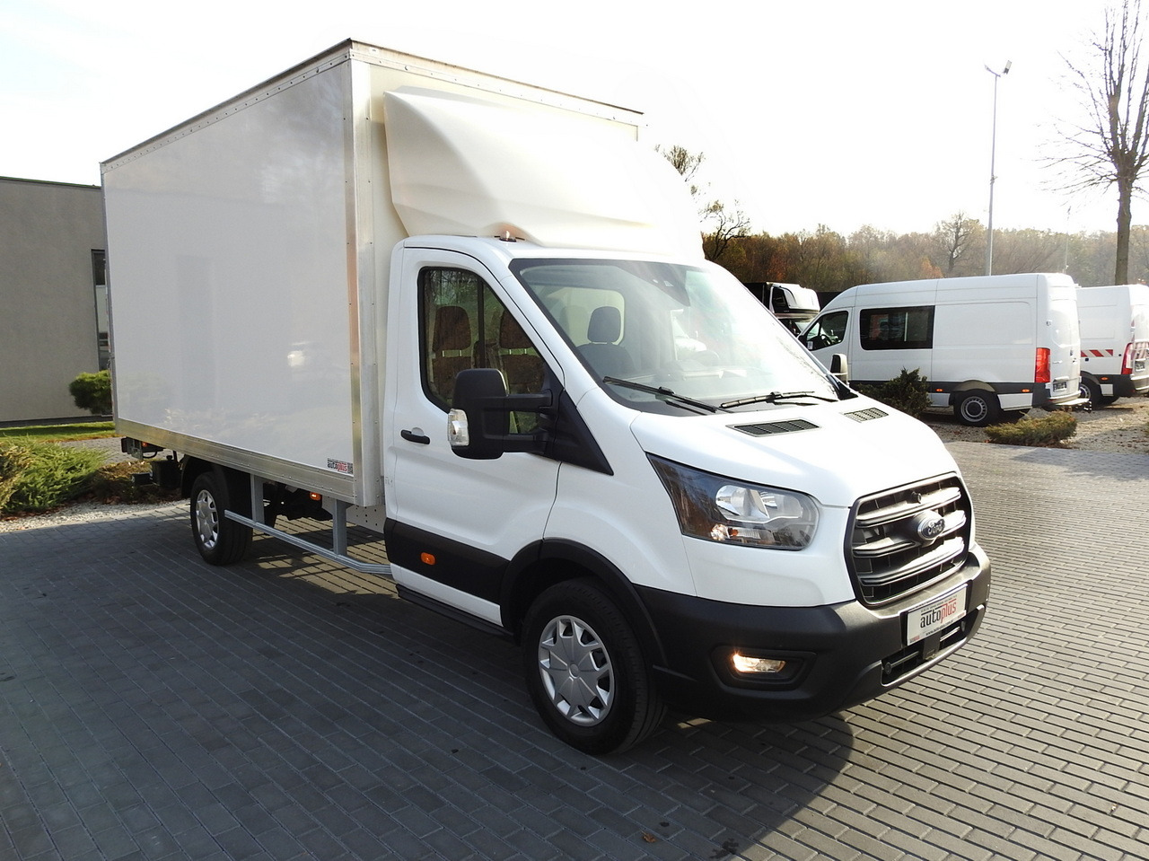 FORD TRANSIT BOX LIFT 8 PALLETS CRUISE CONTROL AIR CONDITIONING 130HP - Furgone box: foto 4 FORD TRANSIT BOX LIFT 8 PALLETS CRUISE CONTROL AIR CONDITIONING 130HP - Furgone box: foto 4