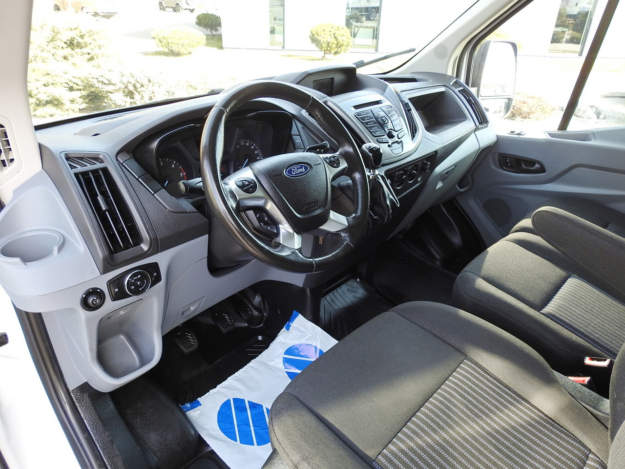 FORD TRANSIT BOX LIFT 8 PALLETS CRUISE CONTROL LED LIGHTS TWIN WHEELS AIR CONDITIONING 170HP - Furgone box: foto 2 FORD TRANSIT BOX LIFT 8 PALLETS CRUISE CONTROL LED LIGHTS TWIN WHEELS AIR CONDITIONING 170HP - Furgone box: foto 2